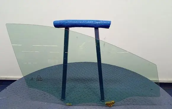 Hyundai i30 Front door window glass four-door 