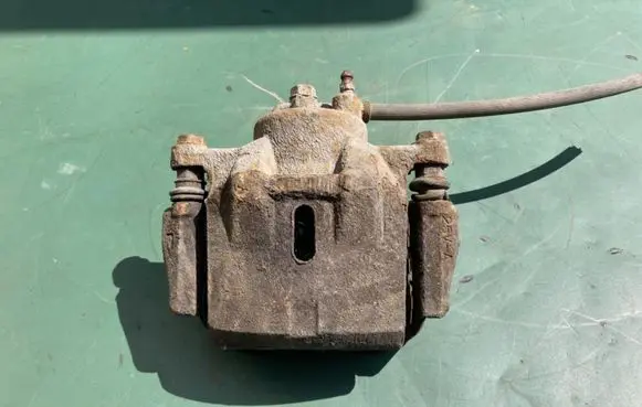 Toyota Corolla Verso E121 Front brake caliper 4773020600
