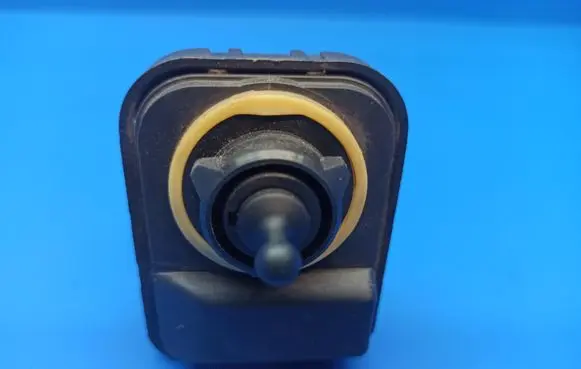 Headlight level adjustment motor