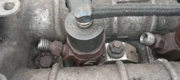 Alfa Romeo 159 Fuel injector 0445110213