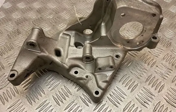 Volvo XC90 Fuel pump bracket 31480996