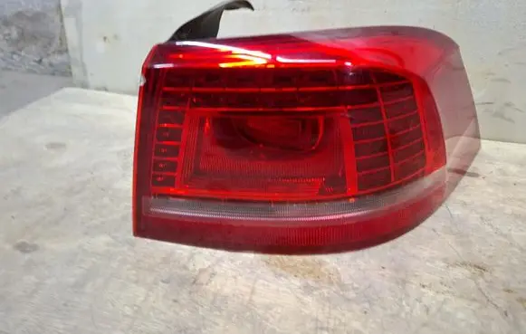 Volkswagen PASSAT B7 Rear/tail lights 2SK.010744-02