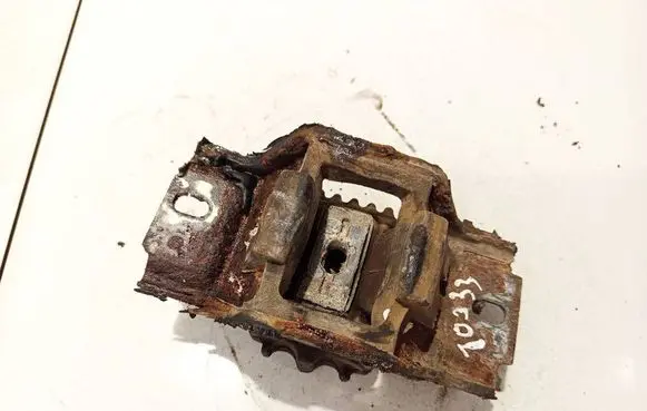 Ford Fusion Engine mount bracket 5s617m121aa