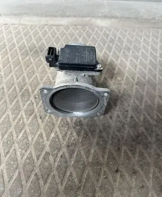 Audi A4 S4 B5 8D Mass air flow meter 037906461B