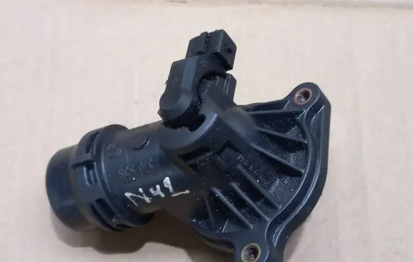 Thermostat/thermostat housing