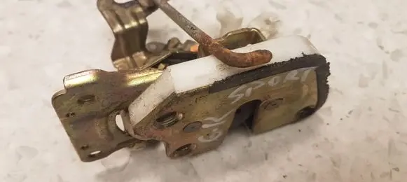 Mitsubishi Pajero Sport I Rear door lock