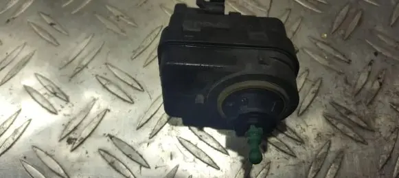Headlight level adjustment motor