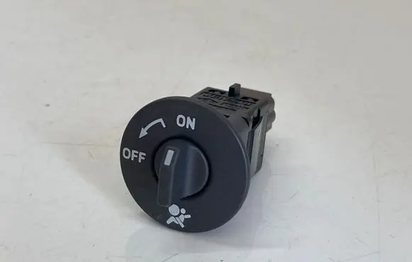 Passenger airbag on/off switch