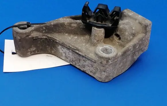 Opel Vivaro Engine mounting bracket 93853921 404274