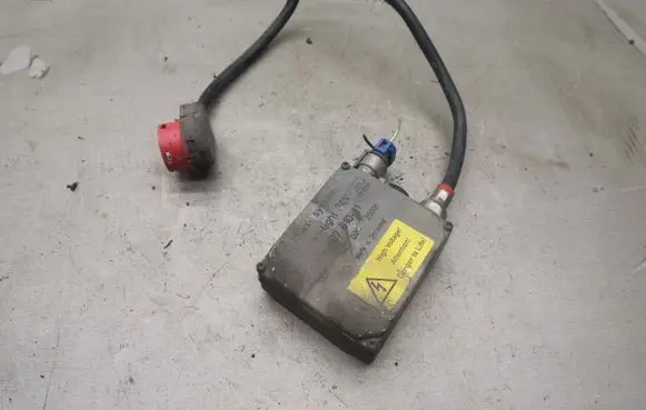 Mercedes-Benz Sprinter W901 W902 W903 W904 Headlight ballast module Xenon 5DV00781011 5DV007810