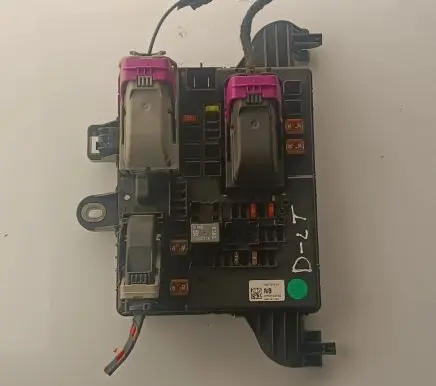 Opel Insignia A Fuse module 13277318