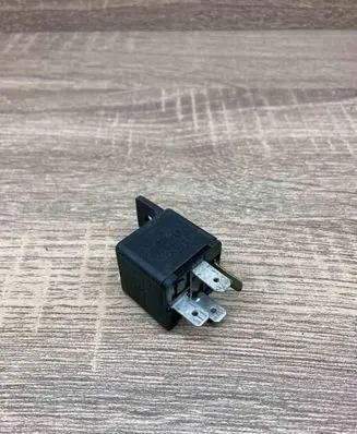 Mitsubishi Carisma Other relay 4RA00351008