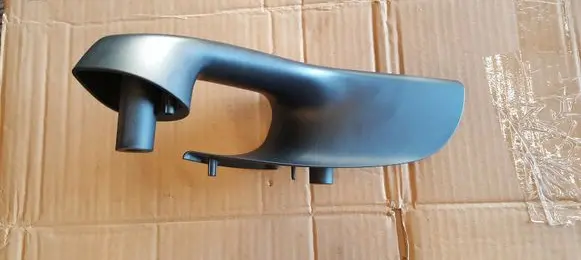 Volkswagen PASSAT B6 Rear door handle trim 3C4868187