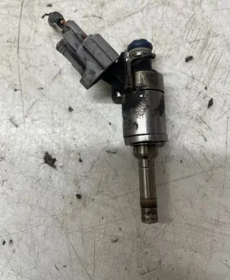 Nissan Juke I F15 Fuel injector 166001KC0A