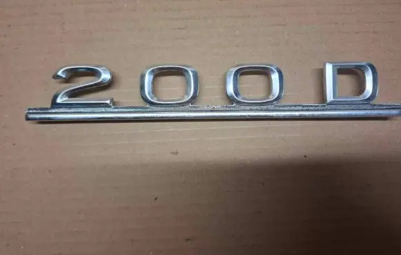 Mercedes-Benz W123 Front door emblem/model letters 200D