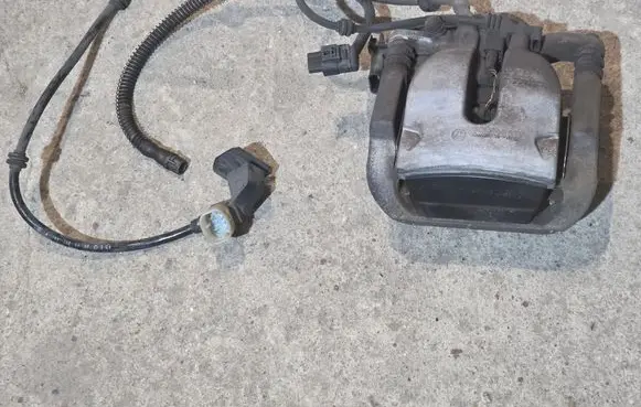 Rear brake caliper