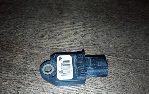 Toyota Yaris Airbag deployment crash/impact sensor 8983102080