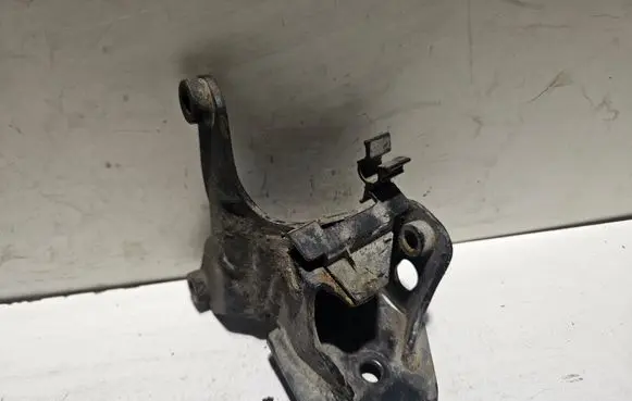 Volkswagen PASSAT B3 Engine mounting bracket 357199273