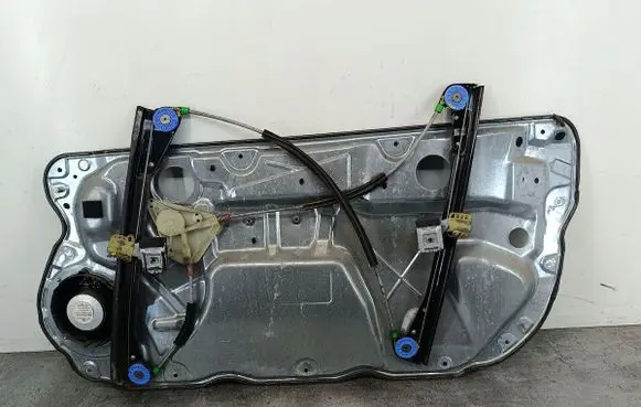 Volkswagen Polo IV 9N3 Front door window regulator with motor 