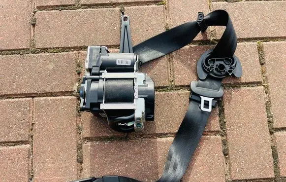 Audi A5 Front seatbelt