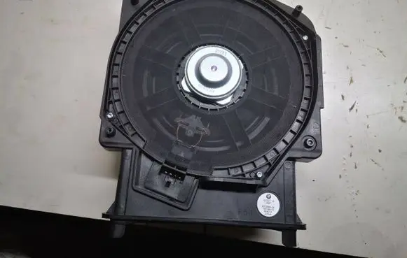 BMW 1 F40 Subwoofer speaker 9275995