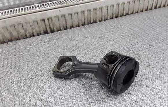 Mercedes-Benz ML W163 Piston with connecting rod