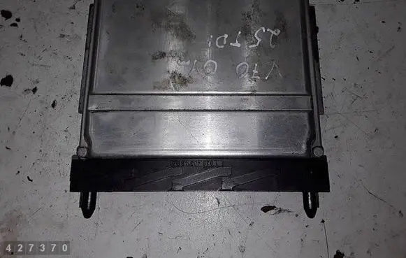 Volvo V70 Engine control unit/module 09496662A 28SA4018 0281001776
