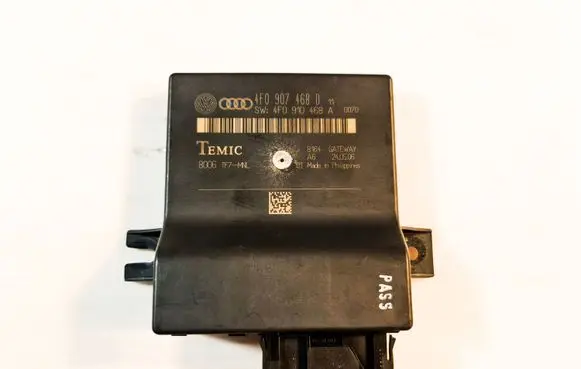 Audi A6 S6 C6 4F Gateway control module 4F0907468D