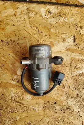 Volvo XC90 Vacuum pump 00686800