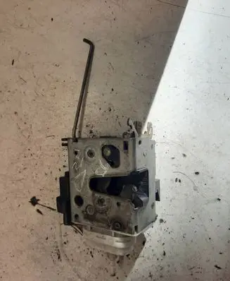 Audi A4 S4 B5 8D Front door lock 8D1837016A