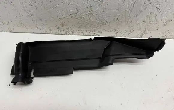 Audi Q3 8U Fender end trim 8U0821170