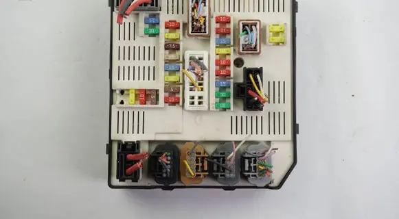 Renault Megane III Fuse module 284B65817R