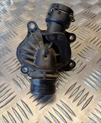 Thermostat/thermostat housing