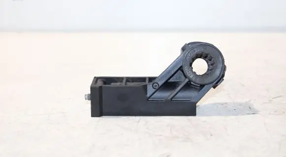 BMW 5 F10 F11 Intercooler pipe mounting bracket 8519132