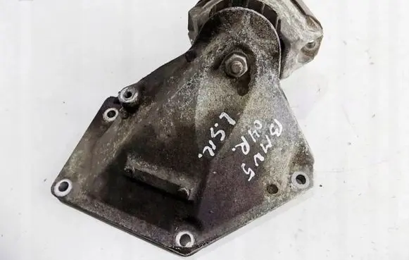 BMW 5 E60 E61 Engine mount bracket 56770077