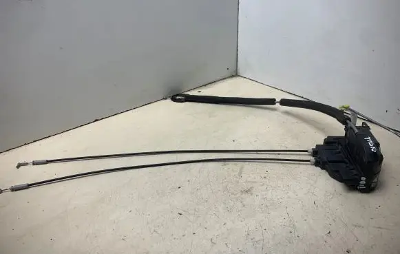 Nissan Tiida C11 Front door lock