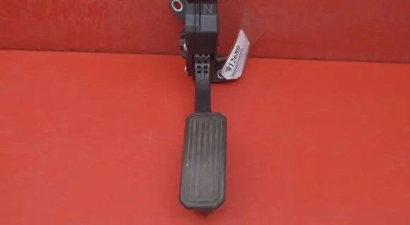 Toyota Prius (XW30) Accelerator throttle pedal 78110-12010