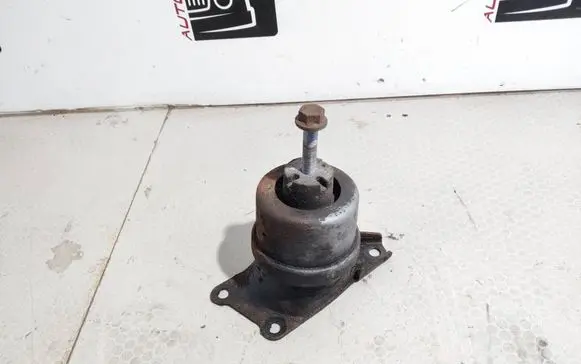 Volkswagen Transporter - Caravelle T5 Engine mount bracket 7H0199256F