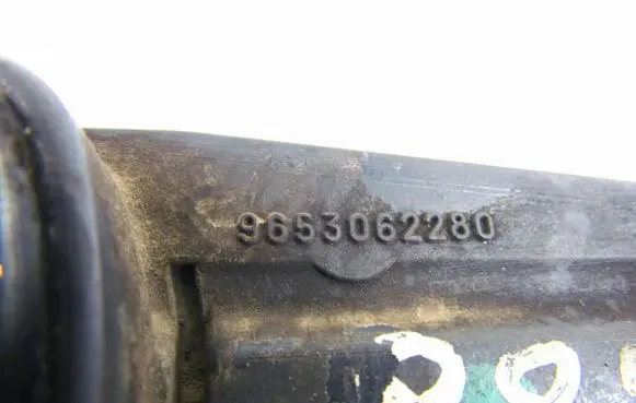 Peugeot 1007 Engine mounting bracket 9653062280