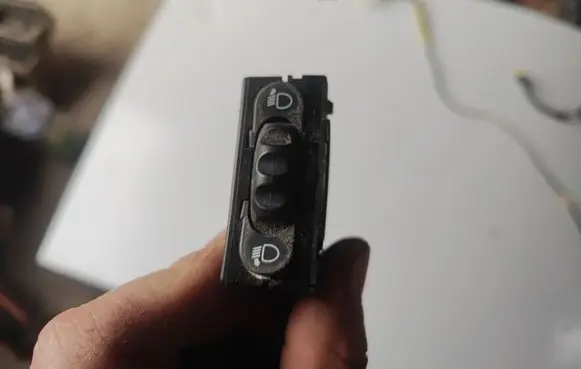 Renault Master III Headlight level height control switch 8200379685