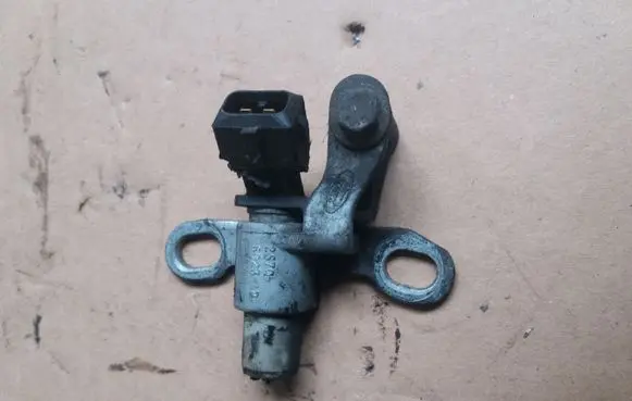 Ford Mondeo Mk III Crankshaft position sensor 237046023AG