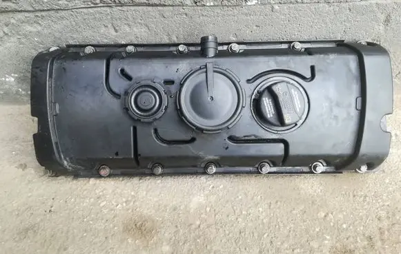 Volkswagen Transporter - Caravelle T5 Rocker cam cover 070103469B