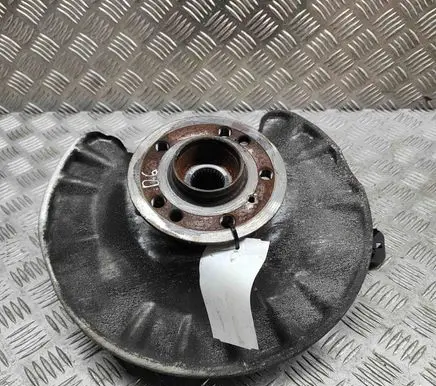 Rear wheel hub