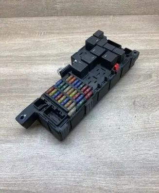 Volvo XC90 Fuse module 8678449 518827019