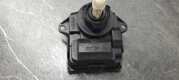 Volkswagen Polo VI Headlight level adjustment motor 007281-00