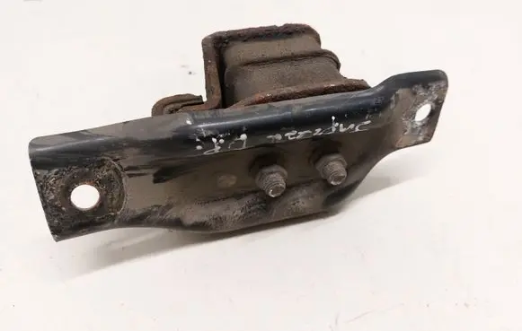 Subaru Impreza II Engine mount bracket