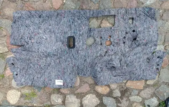 Engine bonnet/hood sound/heat insulation