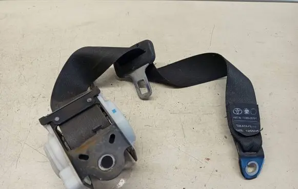 Toyota Avensis T250 Rear seatbelt 7336005101 120506