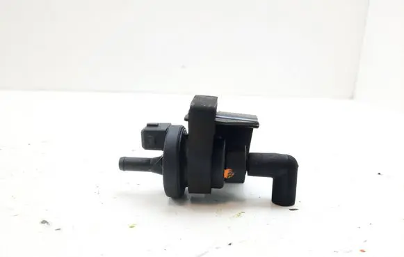 SsangYong Tivoli Breather valve 1811413039