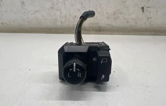 Toyota Hilux VIII Wing mirror switch 183741 27412U15